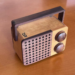 木のインテリアのおすすめ！　木のラジオの紹介