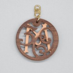 木のネックレスに紫檀を使ってみる