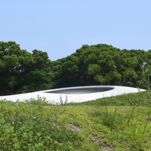 自然とアートが織りなす癒しの空間　〜　豊島美術館