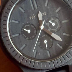 金属アレルギーの方におすすめ　木の腕時計　ふたたび