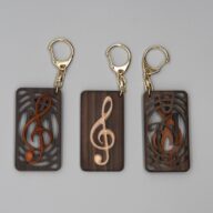 試作紹介♪ 　木のぬくもり感じる「ト音記号キーホルダー」